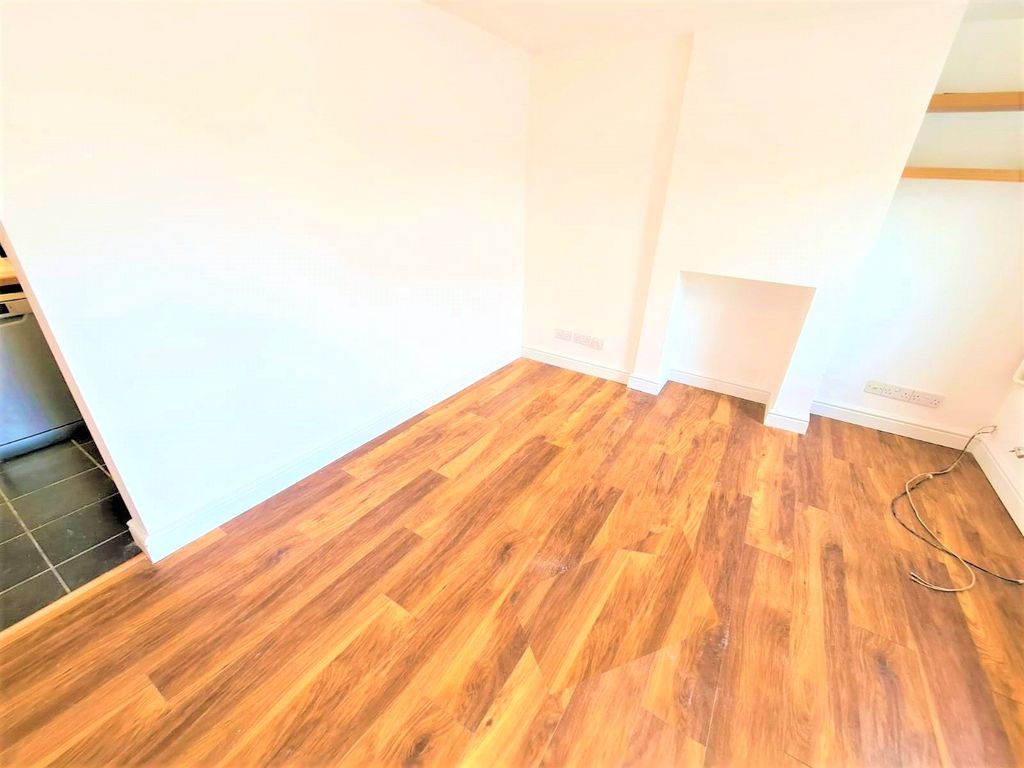 Property photo 2 of 10 Picture No. 20