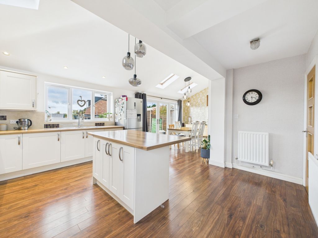 Property photo 2 of 21 Kitchen