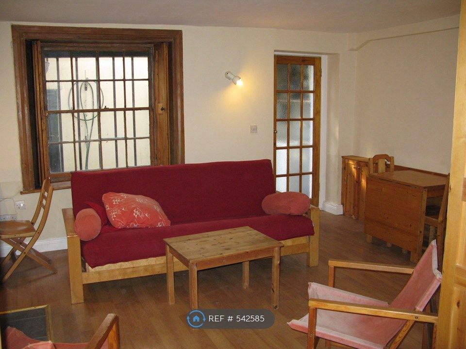 Property photo 2 of 8 Livingroom