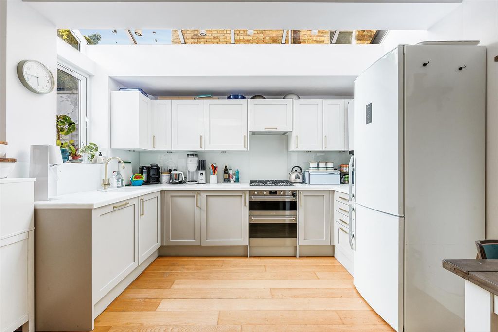 Property photo 2 of 14 Flat 1 - 31 Birkbeck Grove-6.Jpg
