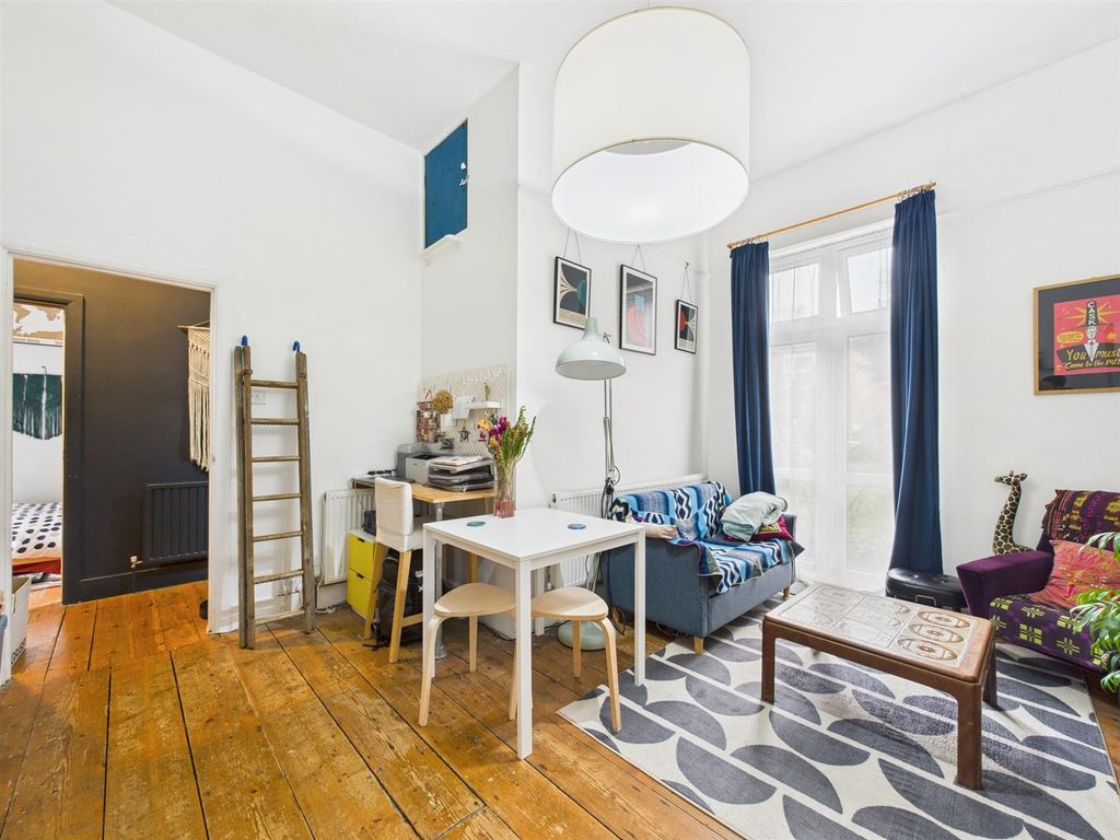 Property photo 3 of 20 Cam01358G0-Pr0204-Still005.Jpg