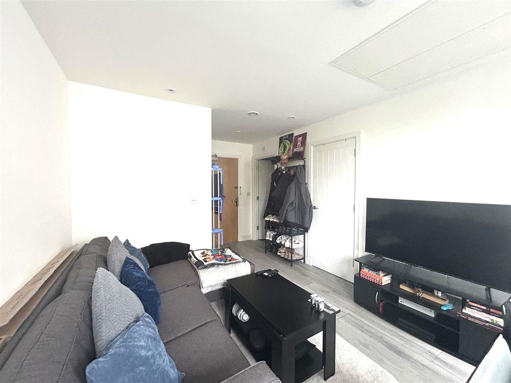 Property photo 3 of 7 Image