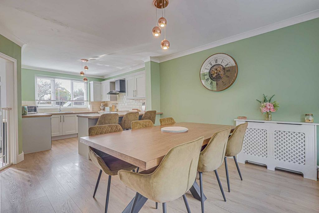 Property photo 2 of 32