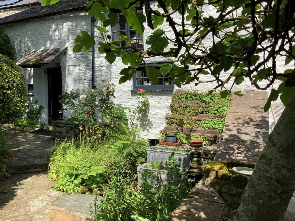 Property photo 3 of 16 Garden Facade 2.Jpg
