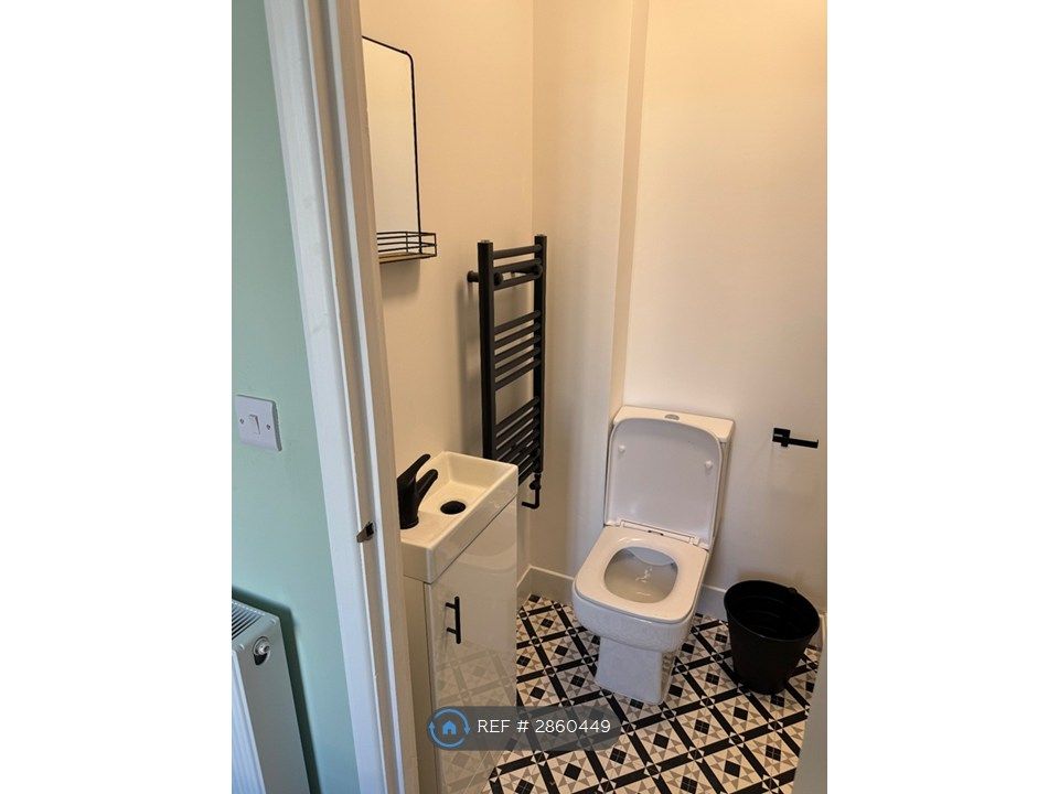 Property photo 2 of 5 En-Suite