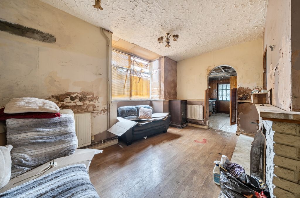 Property photo 2 of 11 1411325-5-698B21Bccb999