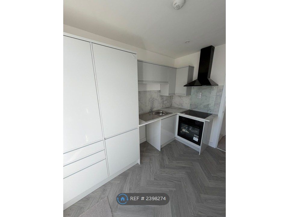 Property photo 3 of 10 Kitchen