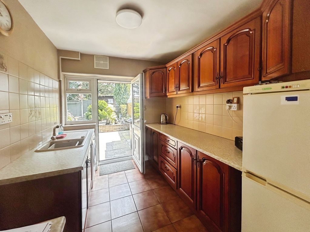 Property photo 3 of 12 Kitchen