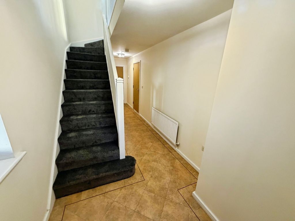 Property photo 2 of 17 Hallway