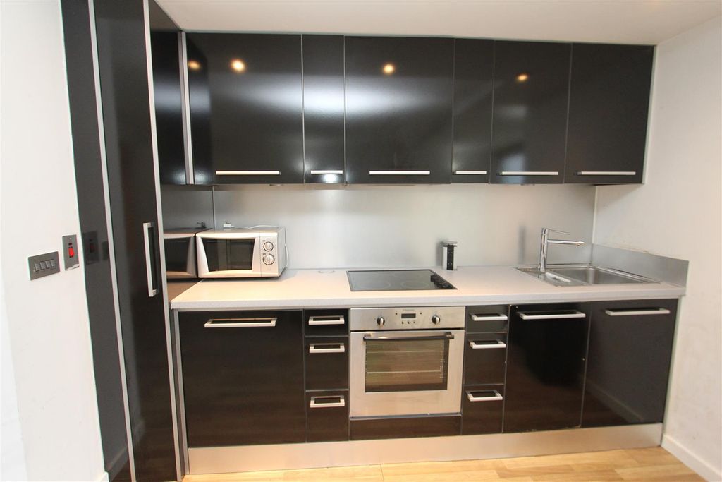 Property photo 2 of 10 Kitchen.Jpg