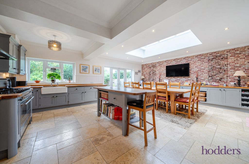 Property photo 3 of 21 33E6ee60-0639-4d1...