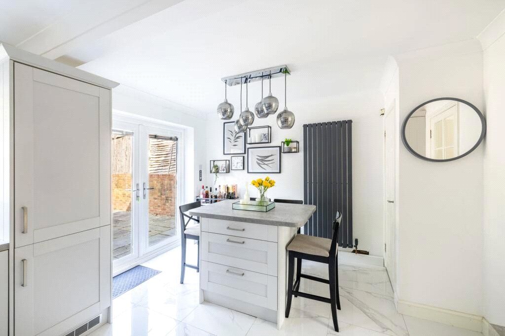 Property photo 3 of 17 Kitchen