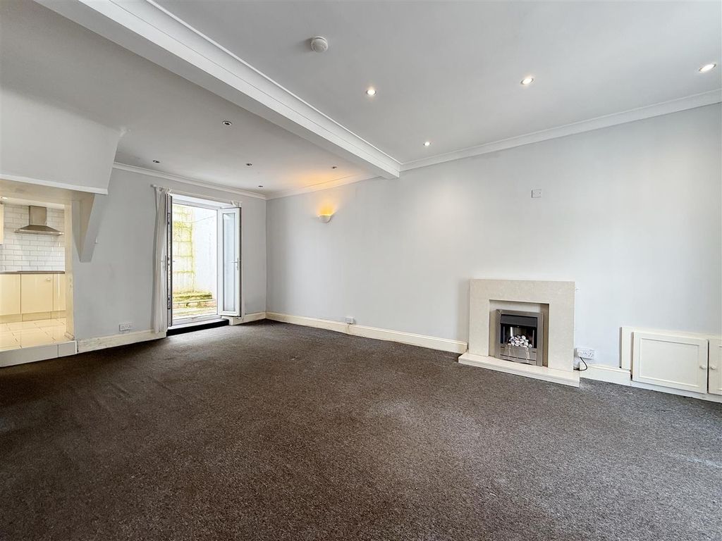 Property photo 3 of 13 Lounge Towards Kitchen.Jpg