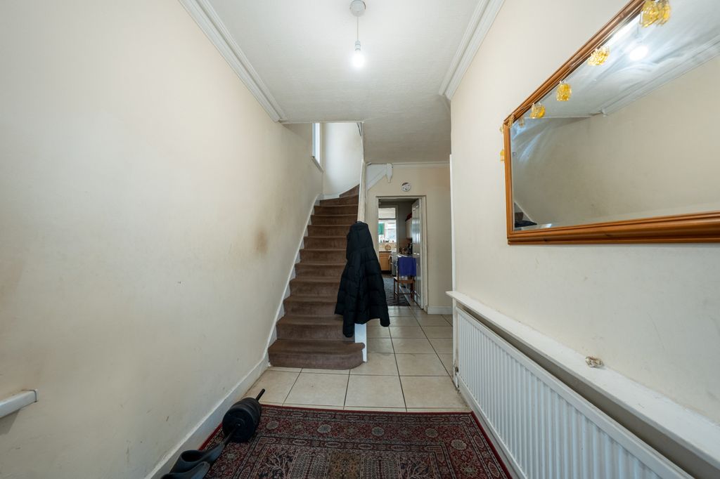 Property photo 3 of 21 Gallery