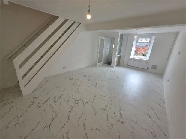 Property photo 3 of 12 Lounge
