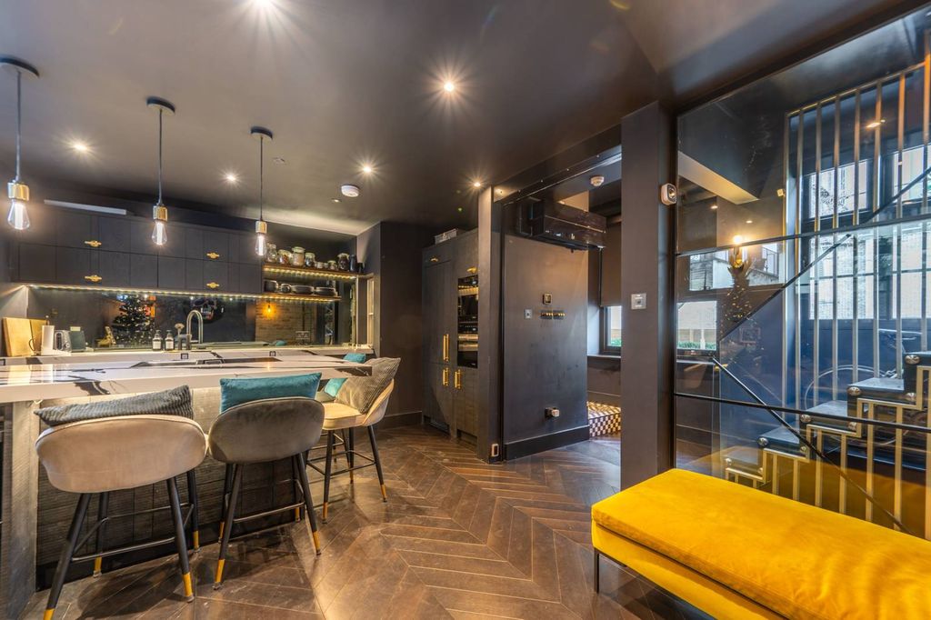 Property photo 1 of 24