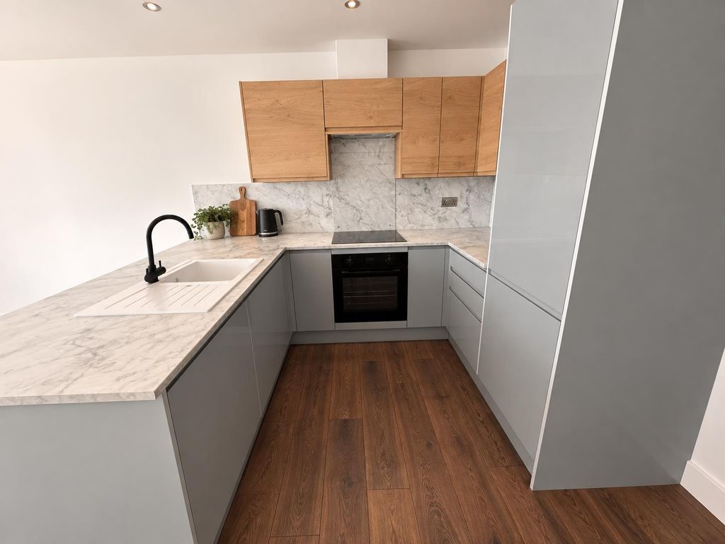 Property photo 3 of 7 Kitchen