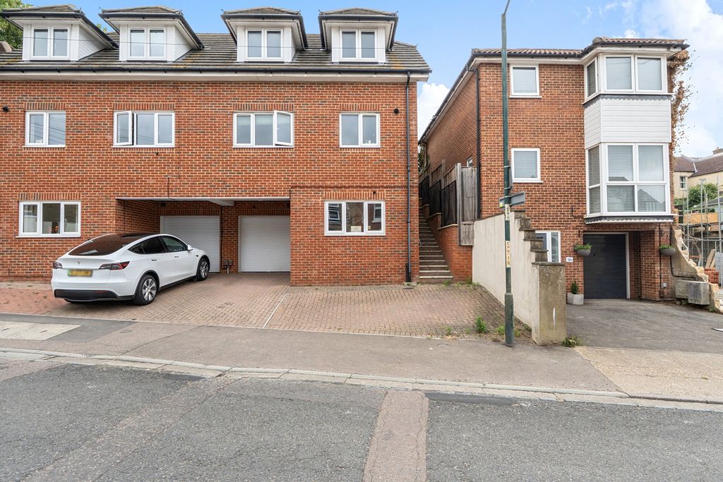 Property photo 1 of 24 1469521-2-6A206d9...