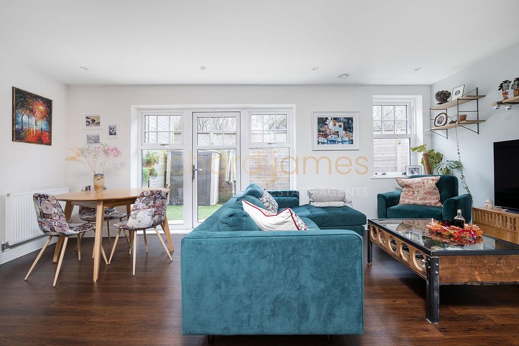 Property photo 3 of 14 W04.Jpg