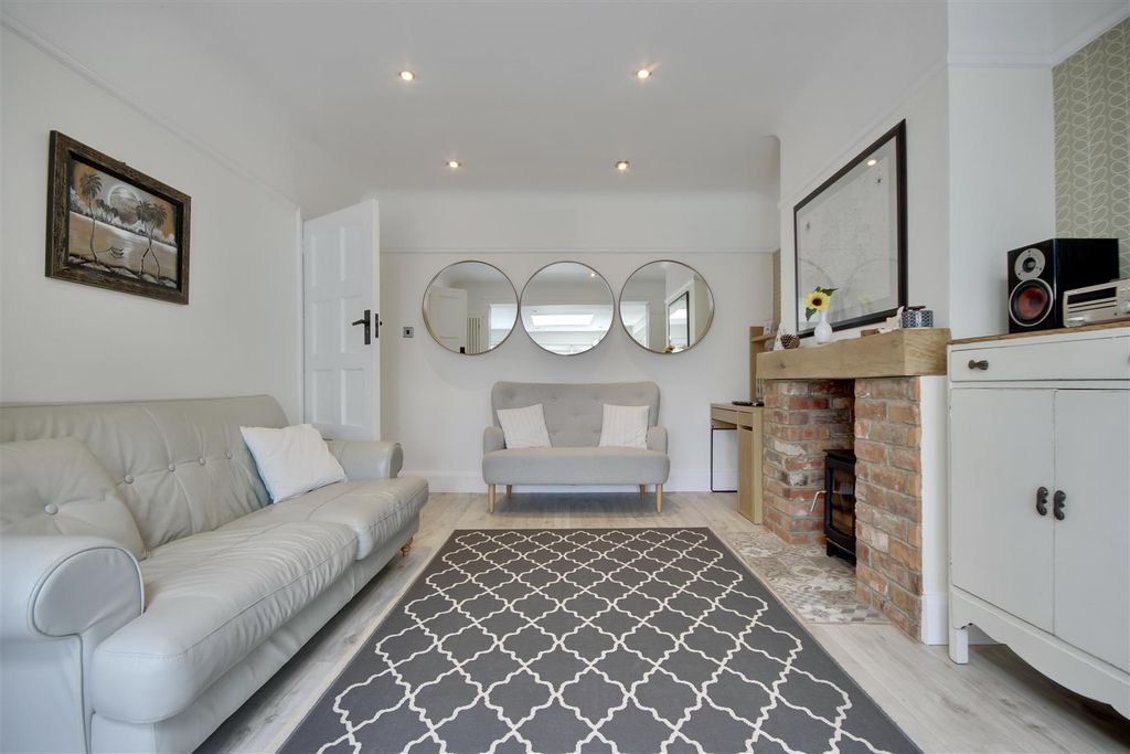 Property photo 3 of 28 Sitting Room