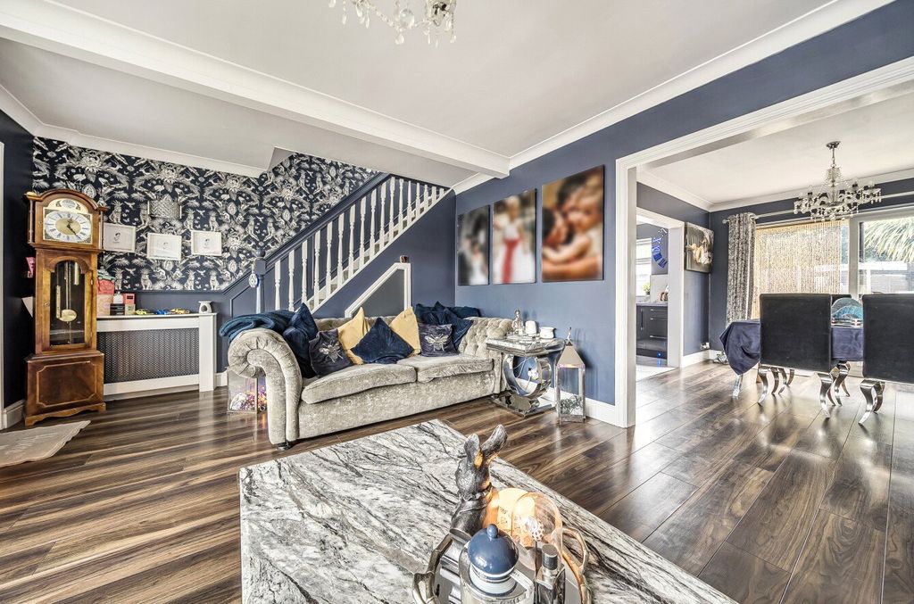 Property photo 2 of 19 Picture No. 21