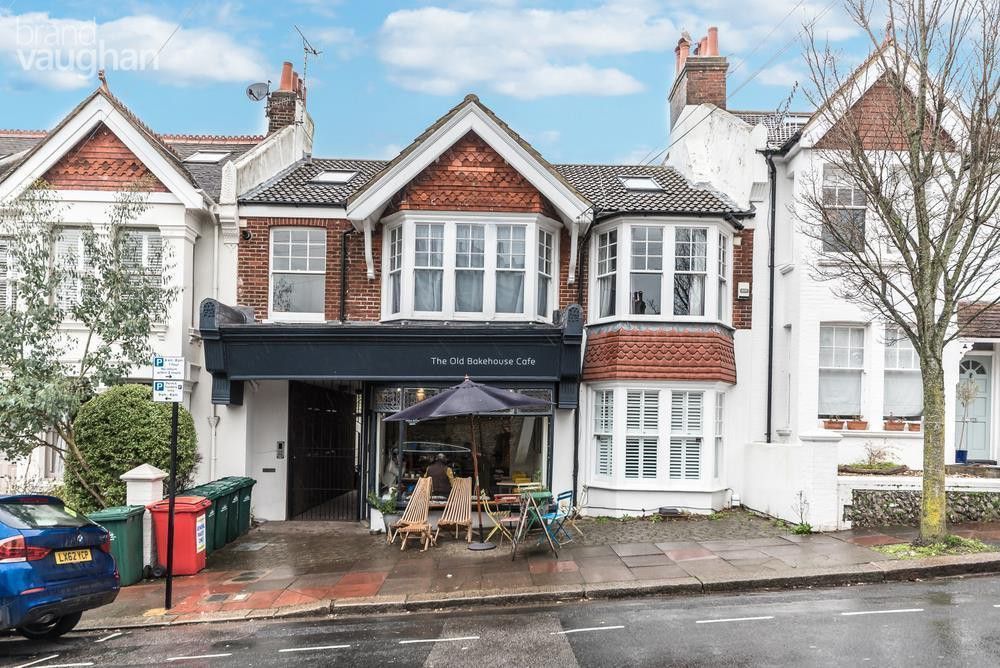 Property photo 3 of 11 Exterior