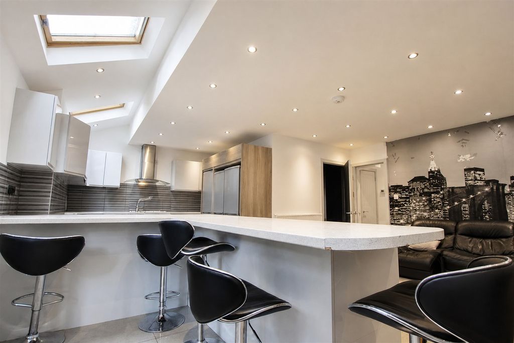 Property photo 3 of 15 Approach