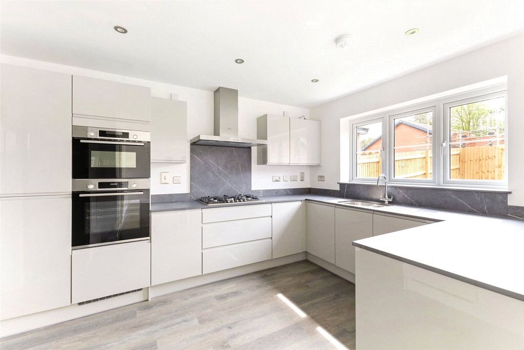 Property photo 2 of 16 Kitchen/Dining