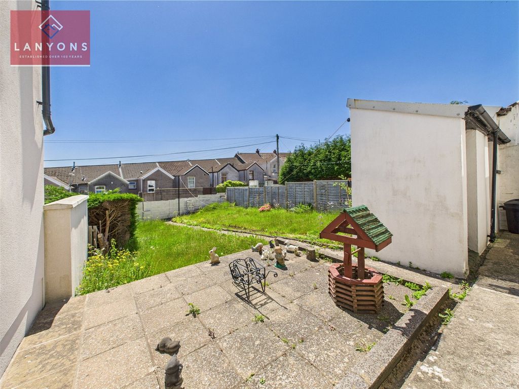 Property photo 3 of 17 Picture No. 12