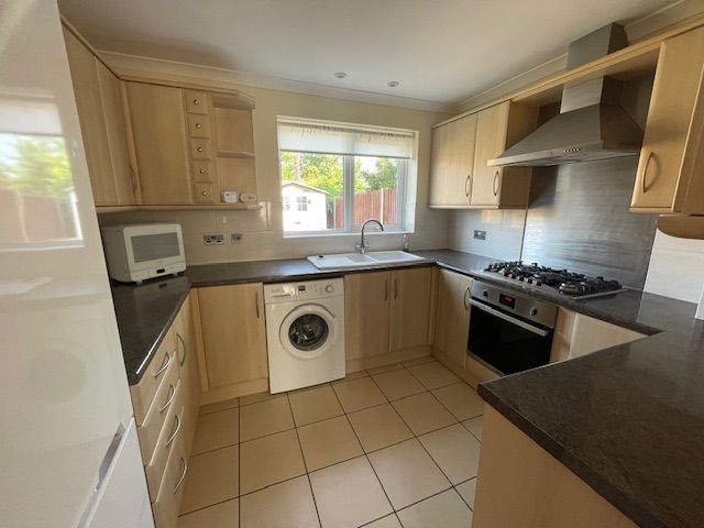 Property photo 3 of 5 Kitchen
