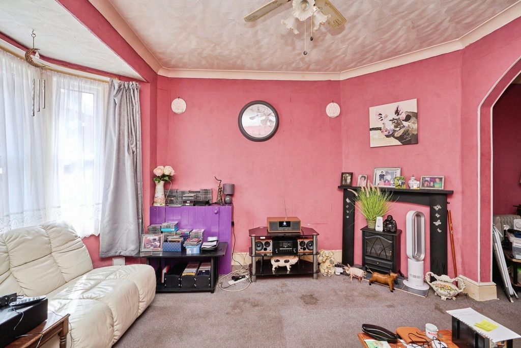 Property photo 3 of 14