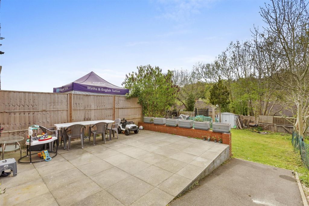 Property photo 3 of 11