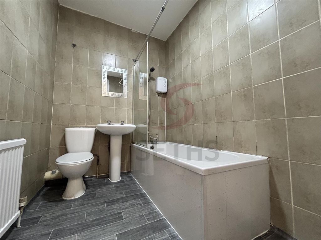 Property photo 3 of 7 W.C/Shower