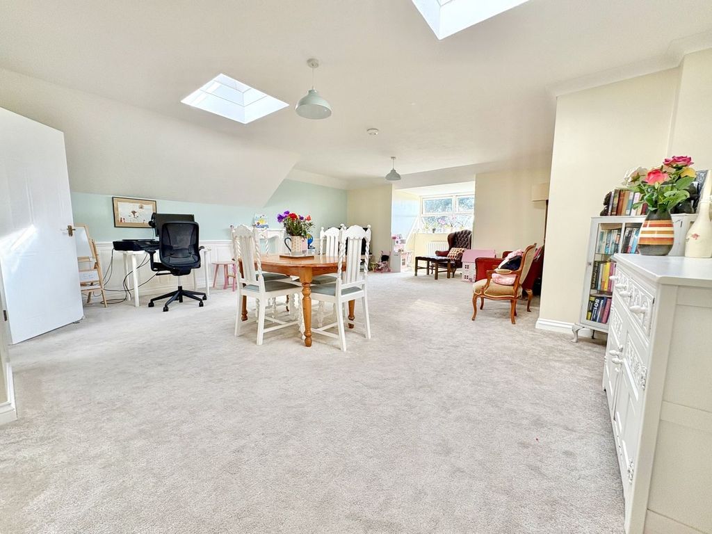 Property photo 2 of 26