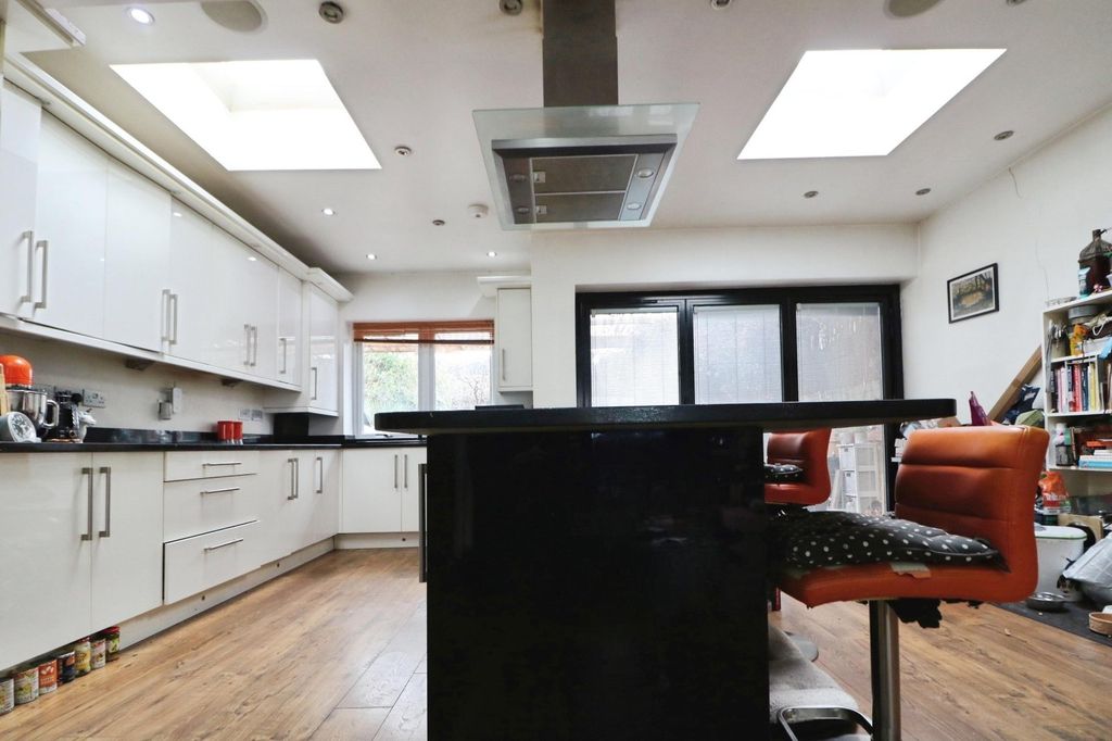 Property photo 3 of 26 Picture No. 25