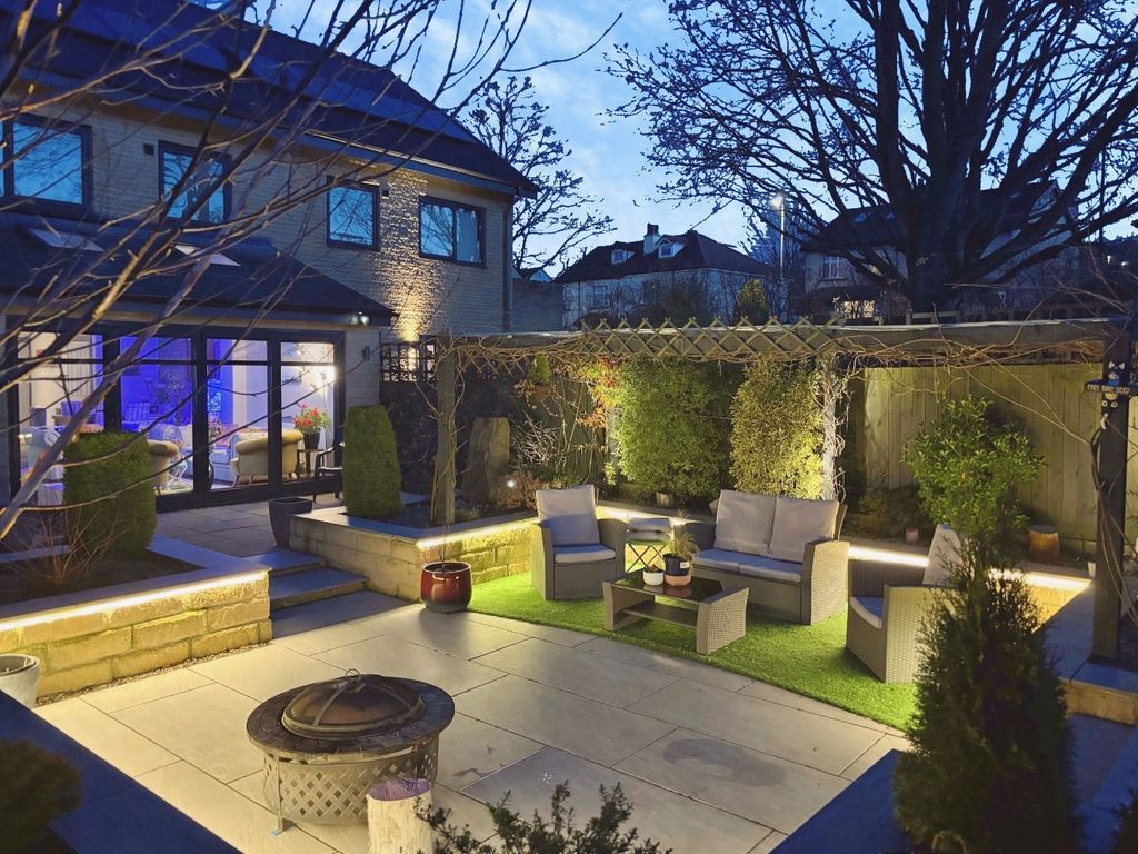 Property photo 3 of 40 Pbox-Img.Jpg