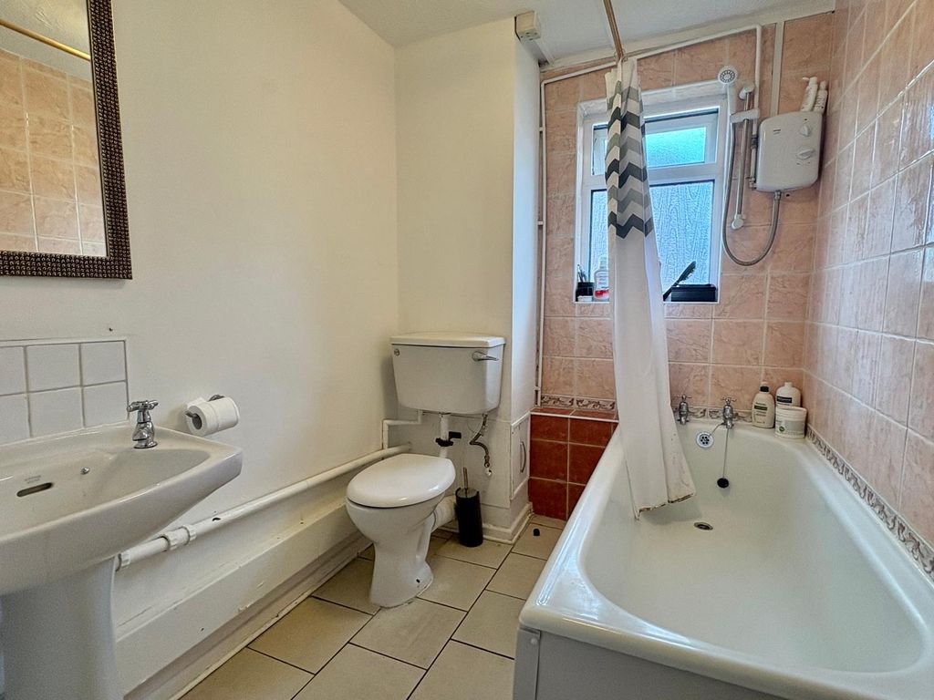 Property photo 3 of 4