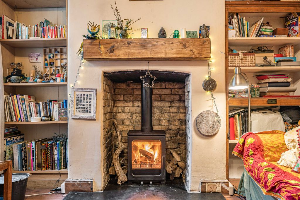 Property photo 3 of 21 Woodburner