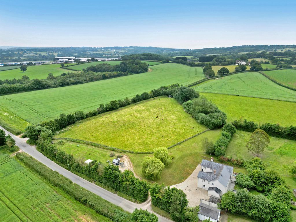 Property photo 1 of 18 Image