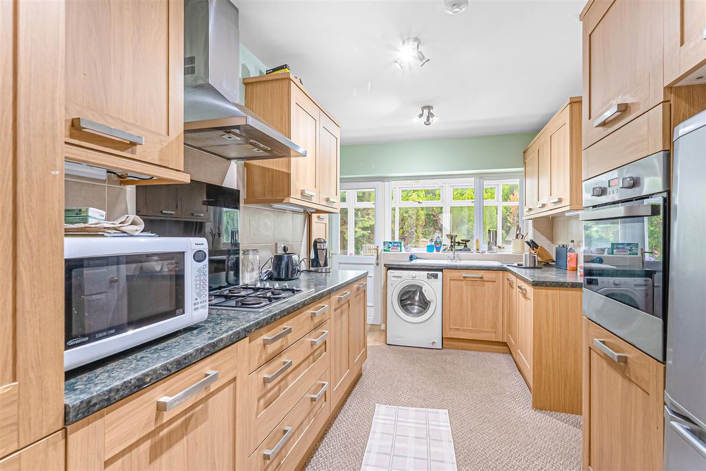 Property photo 3 of 20 Kitchen