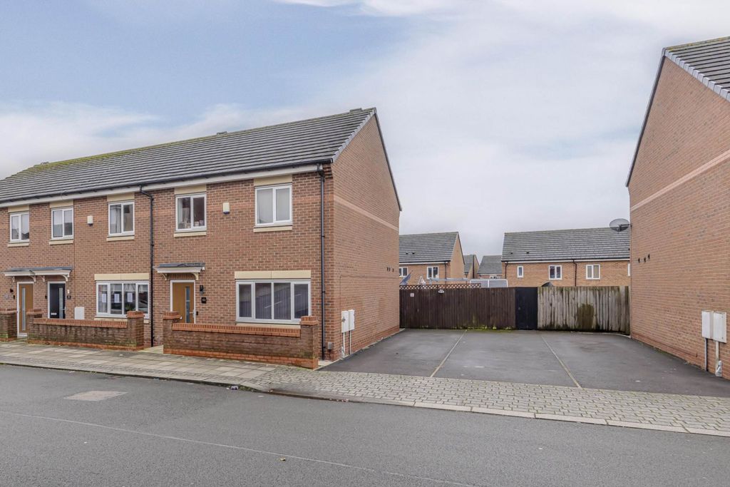 Property photo 2 of 26