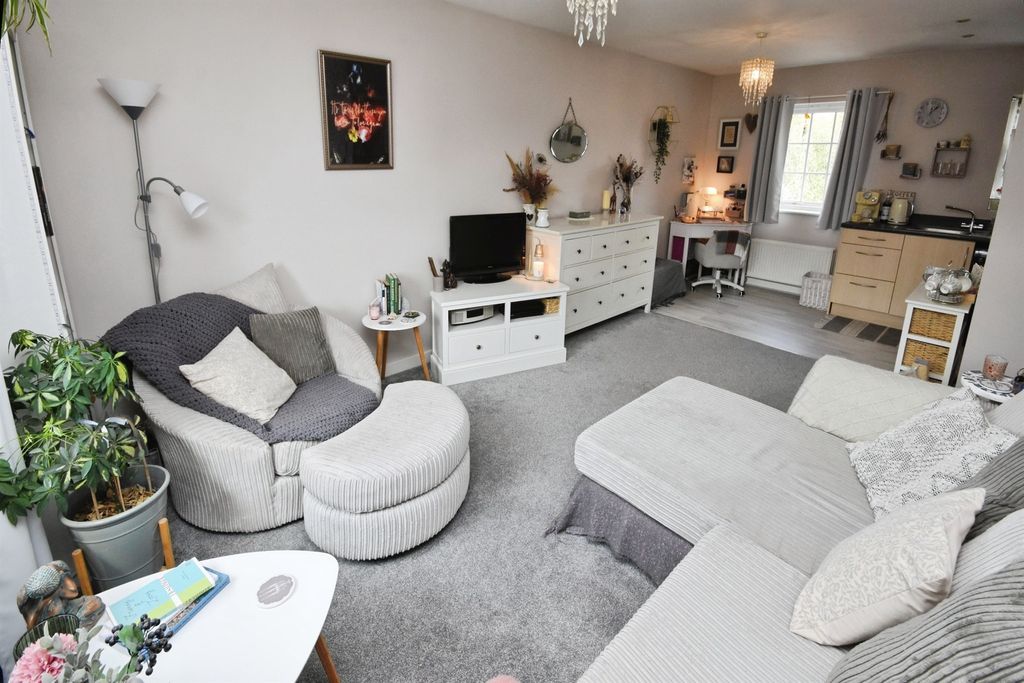 Property photo 2 of 14