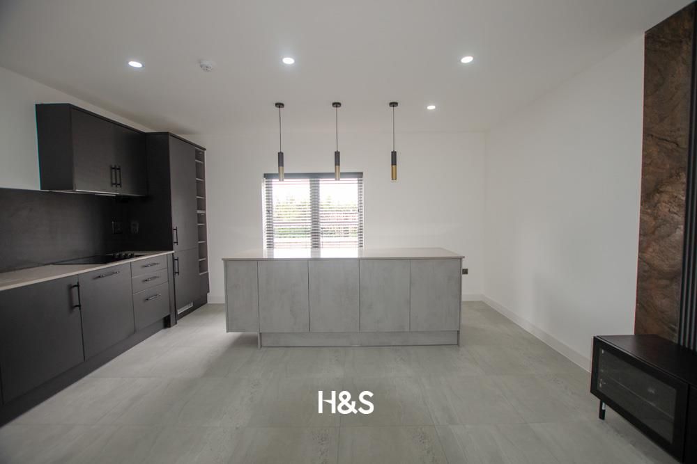 Property photo 3 of 7 Kitchen.Jpg