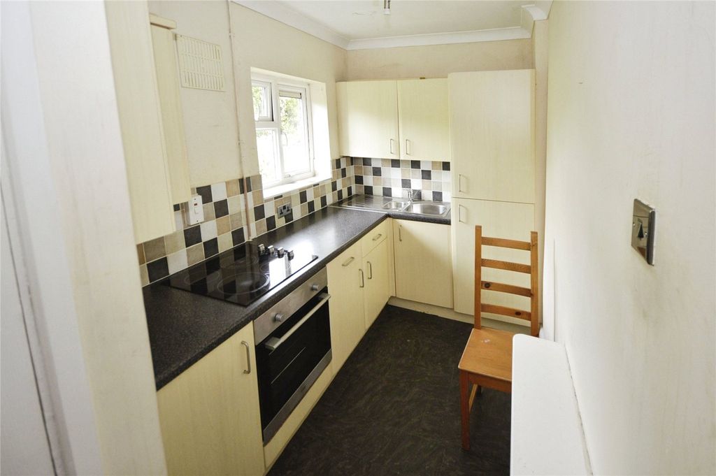 Property photo 3 of 5 Kitchen