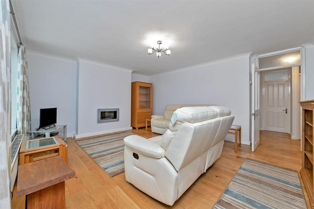 Property photo 3 of 27 43Westminstercourt-5.Jpg