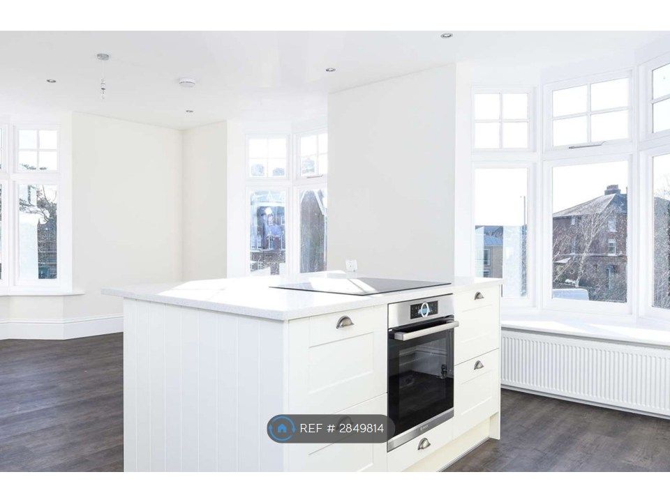 Property photo 1 of 10 Kitchen