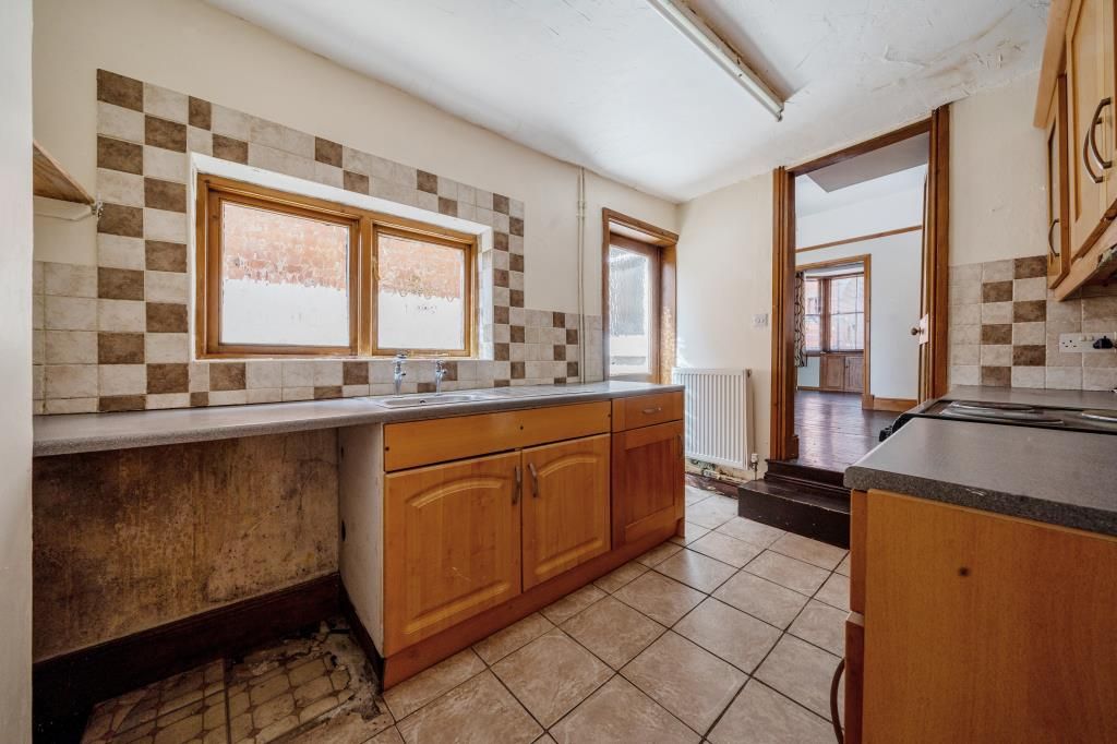 Property photo 3 of 20 Kitchen