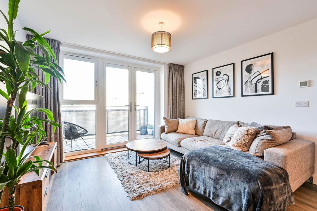 Property photo 2 of 12