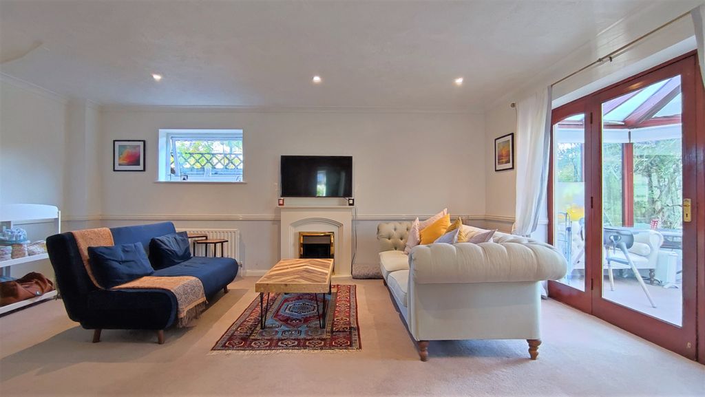 Property photo 3 of 12 Sitting Room