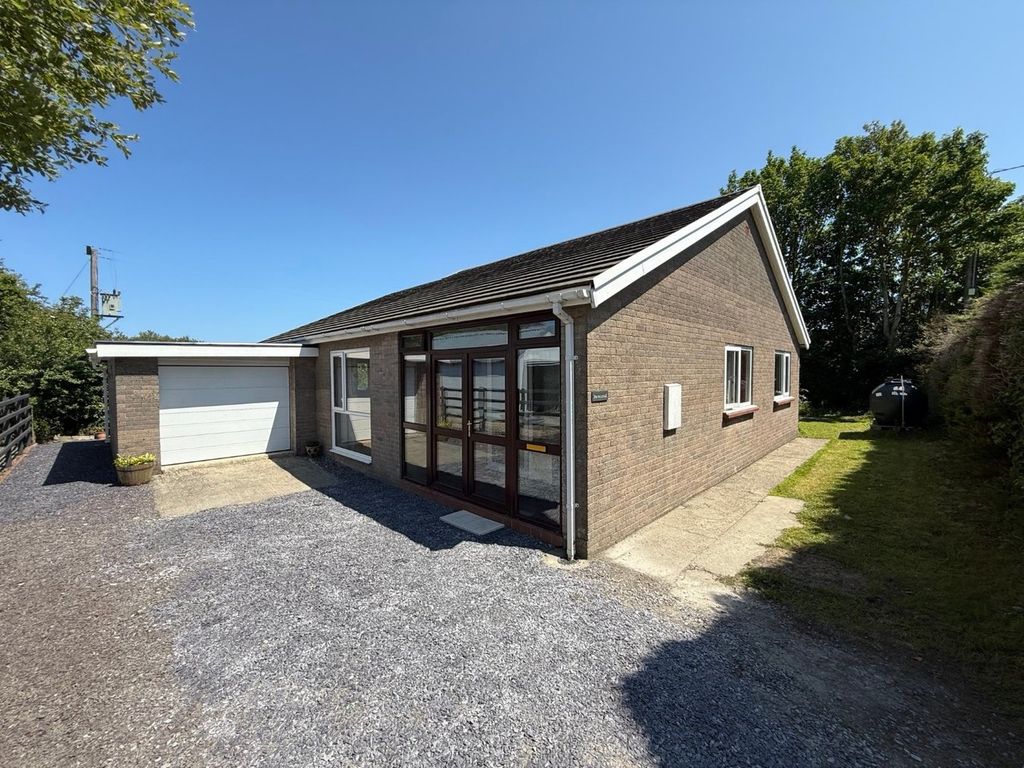 Property photo 2 of 28